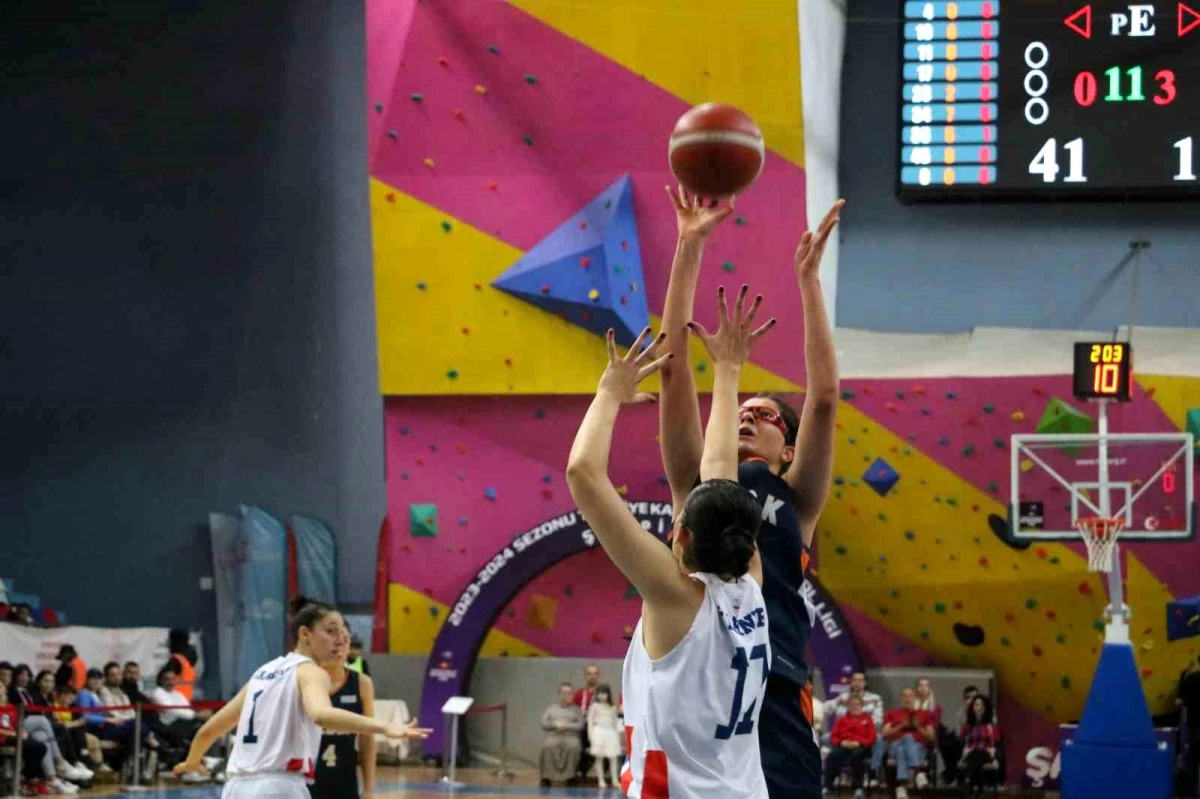 Zonguldak Spor Basket, ÇBK Gelişim\'i 75-49 yenerek galibiyetini sürdürdü