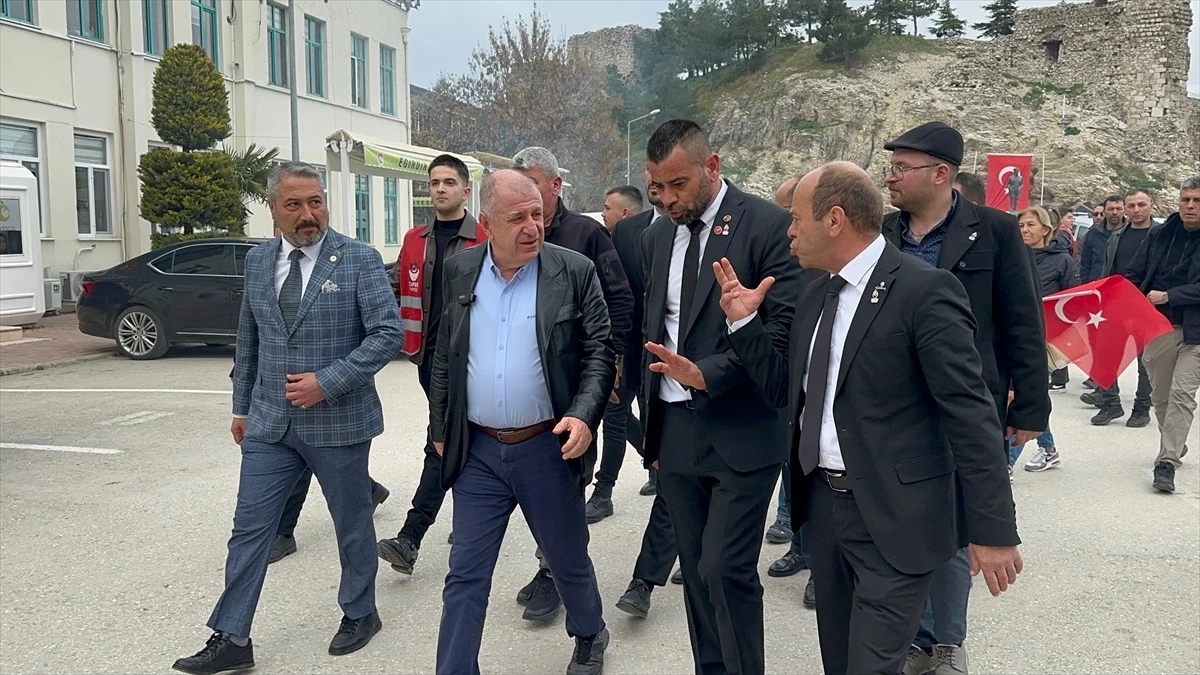 Zafer Partisi Genel Başkanı Ümit Özdağ, Isparta\'da çeşitli ziyaretler yaptı