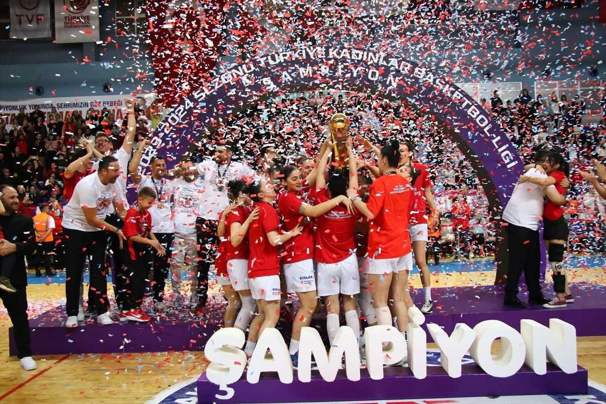 Zonguldak Spor Basket 67, TKBL Şampiyonluğunu Kutladı