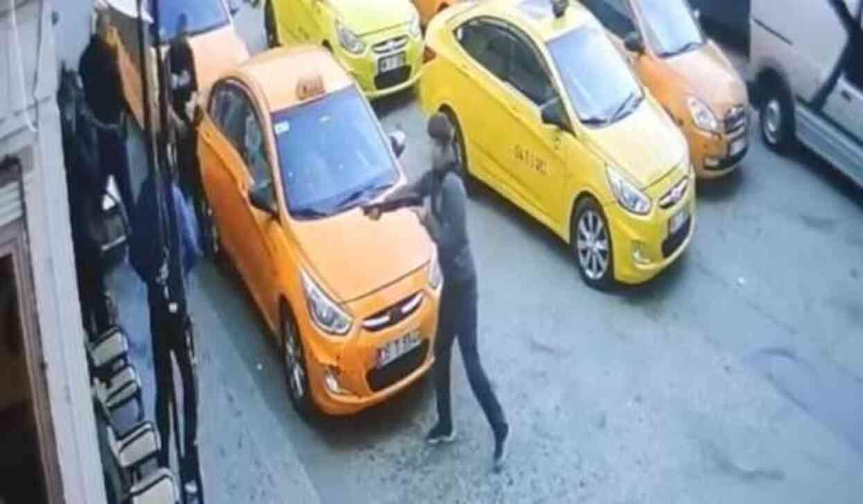 16 yaşındaki çocuk, 3 saat 15 dakikada 8 kişiyi bıçak ve silahla yaraladı 16 yaşındaki çocuk, 3 saat 15 dakikada 8 kişiyi bıçak ve silahla yaraladı