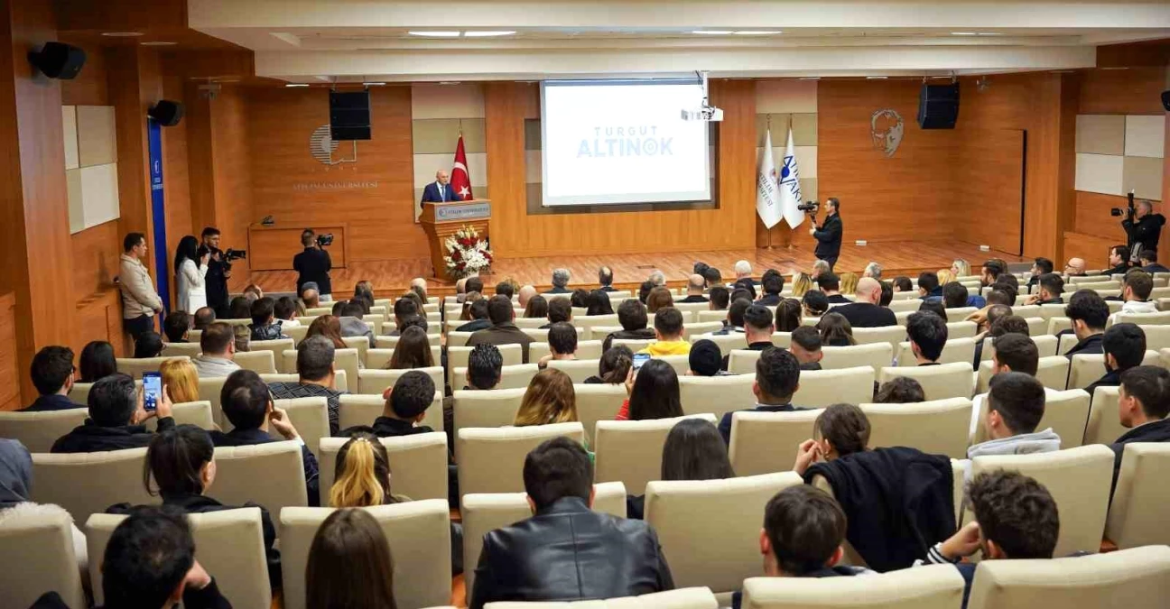 Türkiye\'de Yerel İdareler Konferansı Atılım Üniversitesi\'nde Gerçekleştirildi