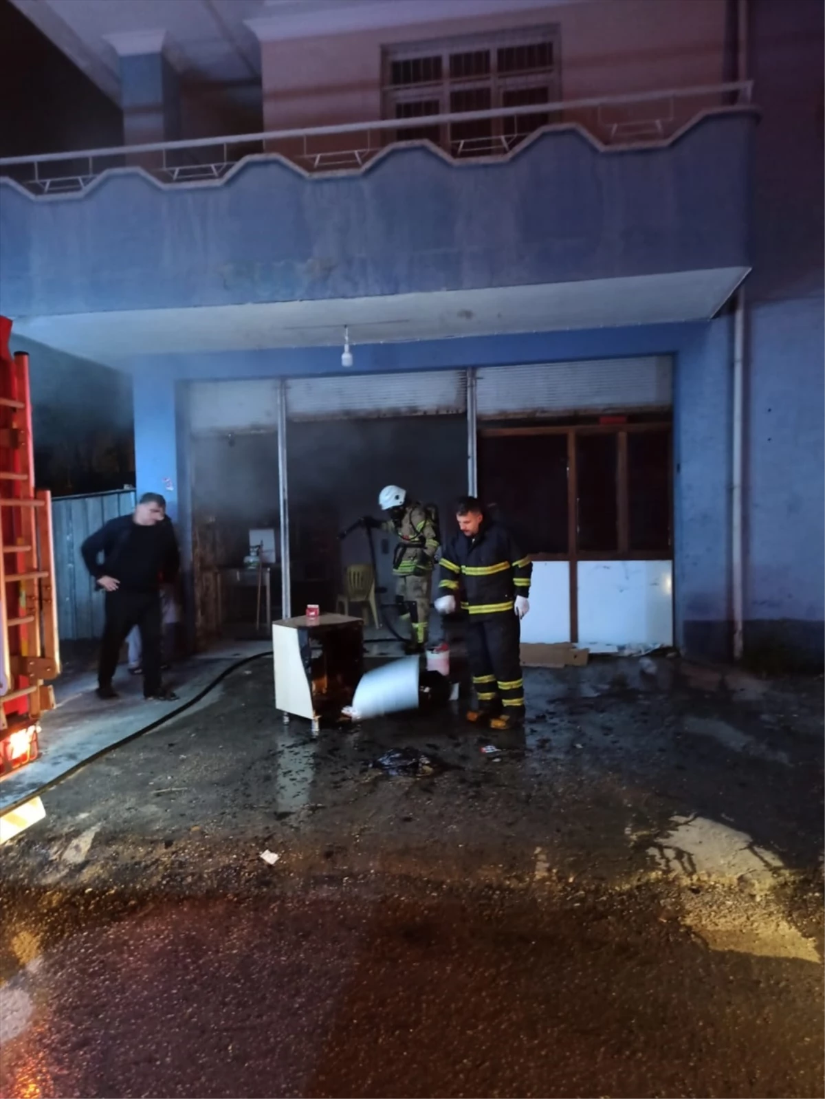 Adana\'da çıkan yangın itfaiye ekiplerince söndürüldü