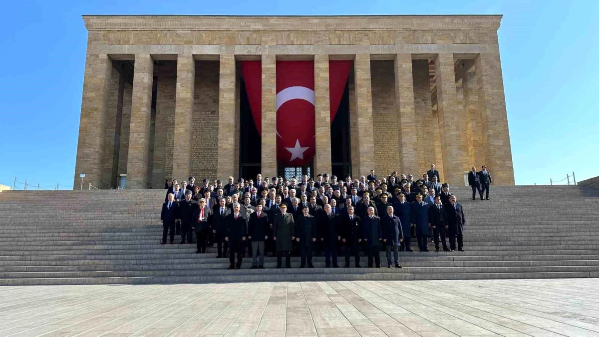 Ankara Valiliği, Çanakkale Zaferi\'nin 109. yıl dönümünde Anıtkabir\'de tören düzenledi