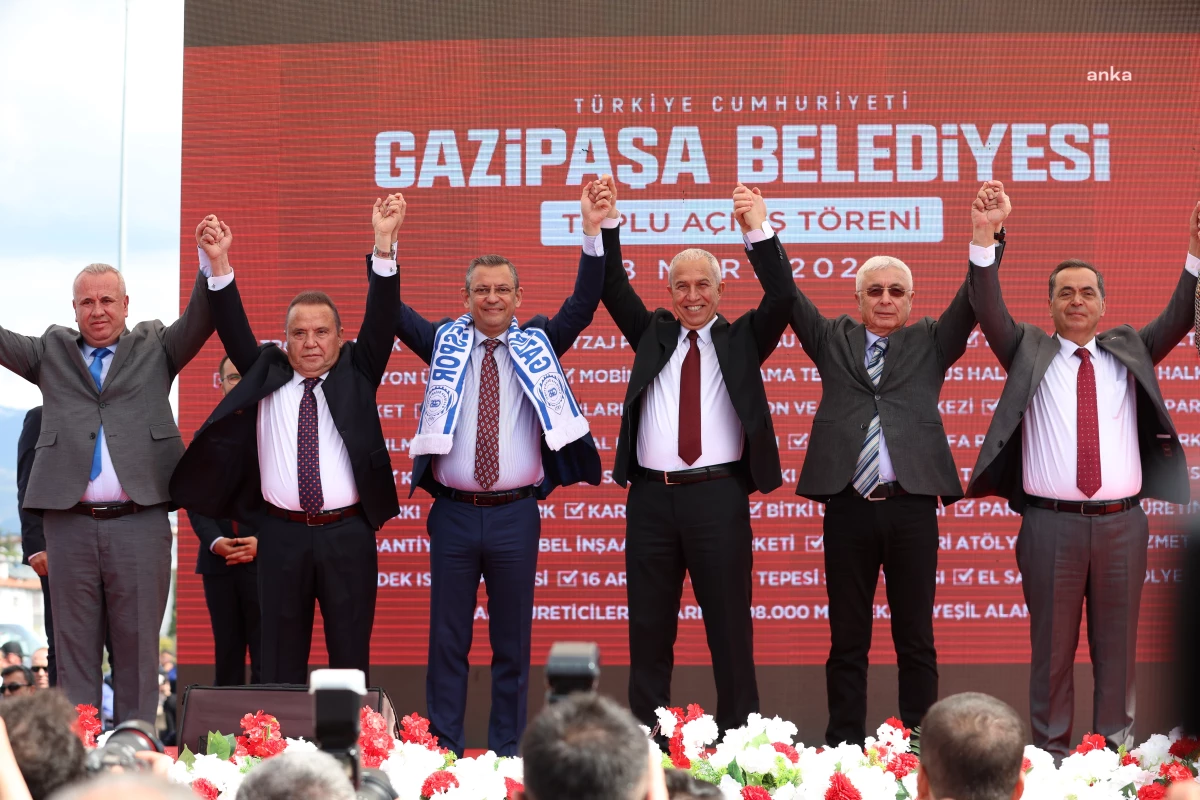 Antalya Büyükşehir Belediye Başkanı Muhittin Böcek, Gazipaşa\'da yaptıkları yatırımları açıkladı
