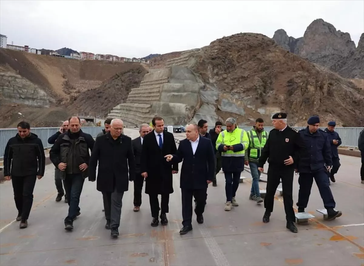 Artvin Valisi Yusufeli Merkez Viyadüğü\'nde İncelemelerde Bulundu