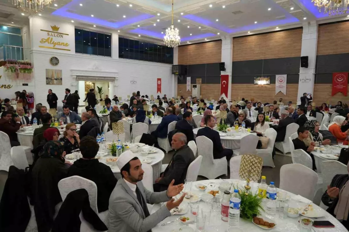 Çalışma ve Sosyal Güvenlik Bakanı Işıkhan, Iğdır\'da şehit aileleri ve gazilerle iftarda buluştu