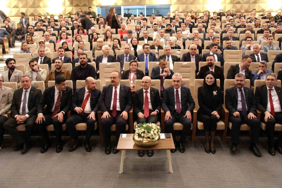 Hazine ve Maliye Bakanı Mehmet Şimşek Aydın\'da İş Dünyası ile Buluştu