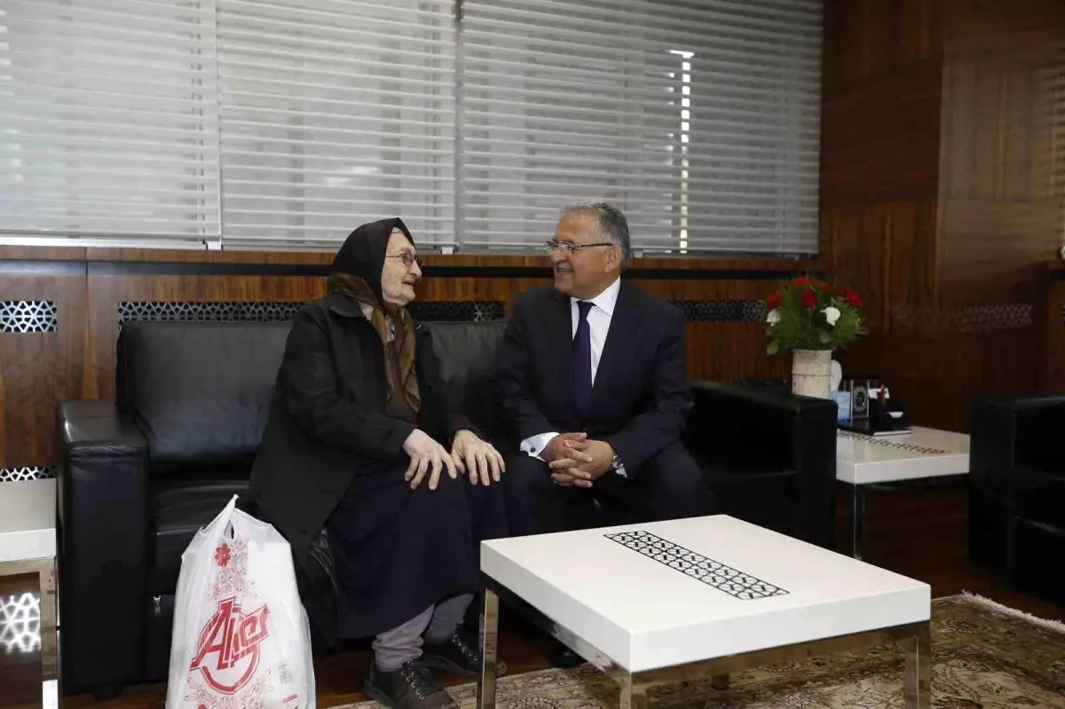 Kayseri Büyükşehir Belediye Başkanı Yaşlılara Saygı Haftası\'nı Kutladı