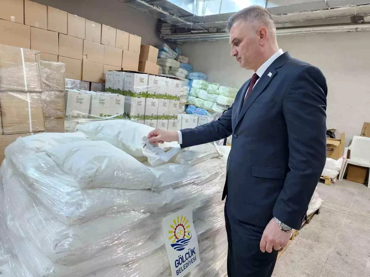 Gölcük Belediyesi Boş Araziye Buğday Ekerek İhtiyaç Sahiplerine Un Dağıtıyor