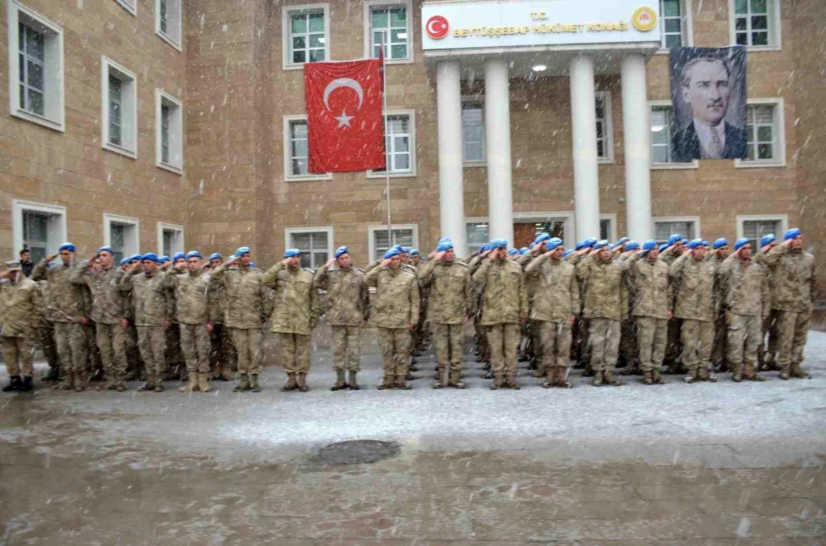 Şırnak\'ta Kar Altında 18 Mart Çanakkale Zaferi Kutlamaları