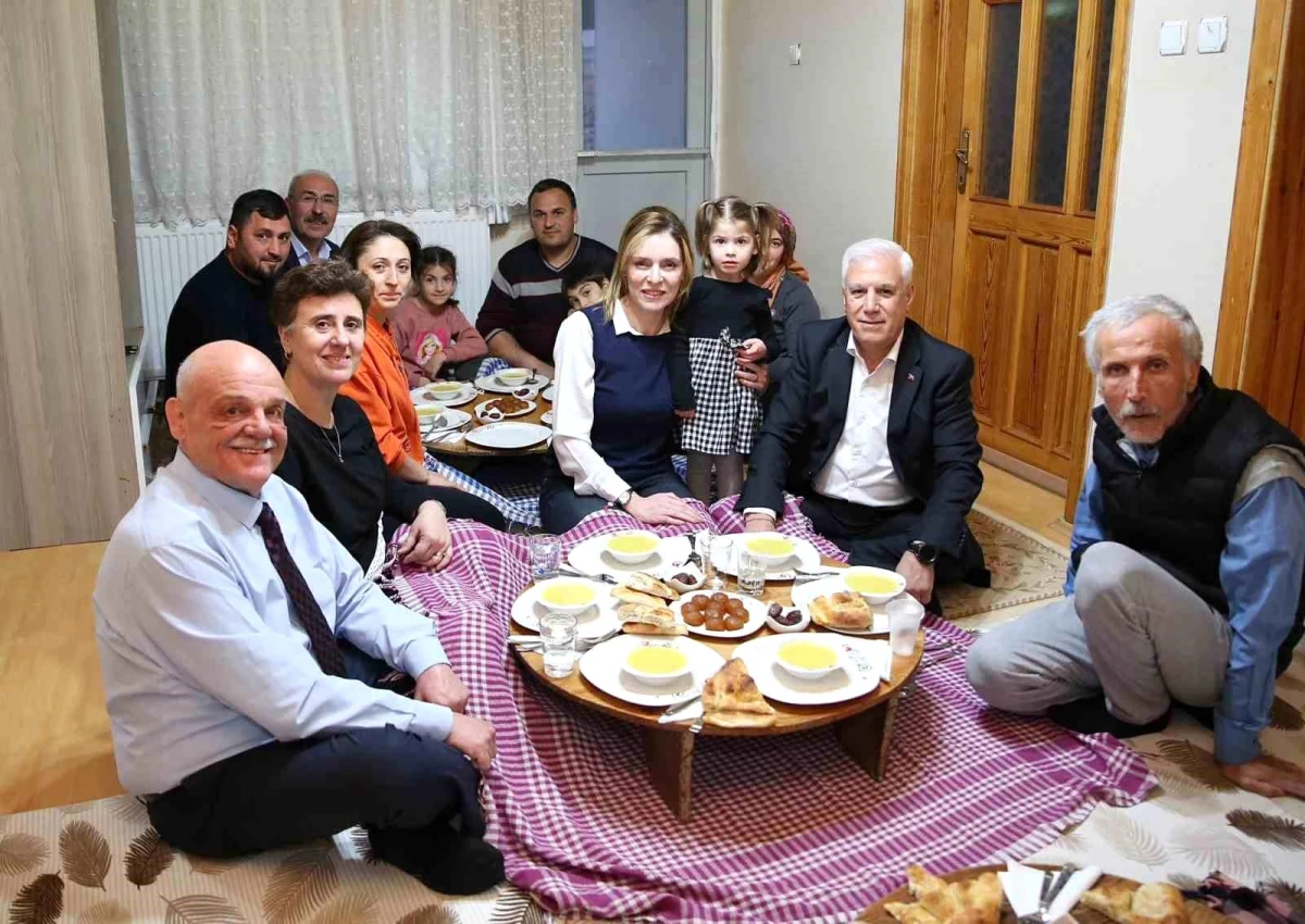 CHP Bursa Büyükşehir Belediye Başkan Adayı Mustafa Bozbey İznik\'te iftar yaptı
