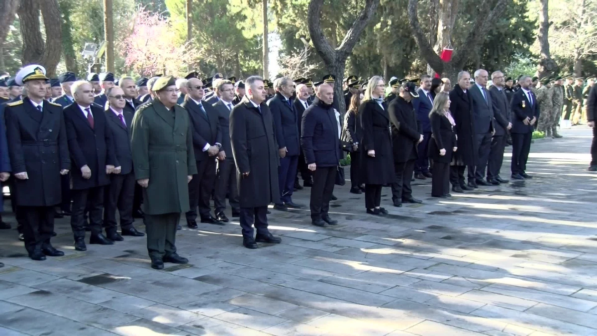 İzmir Kadifekale Şehitliği\'nde Çanakkale Deniz Zaferi anma töreni düzenlendi