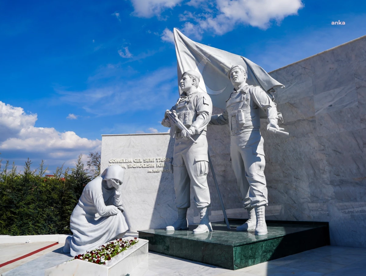 Eskişehir Büyükşehir Belediyesi Şehitler Anıtı\'nı Açtı