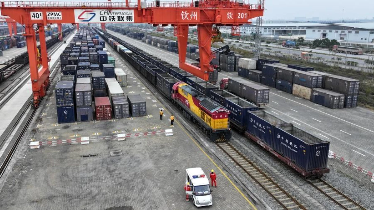 Çin\'in demiryolu-denizyolu intermodal trenleri hedefe vaktinden önce ulaştı