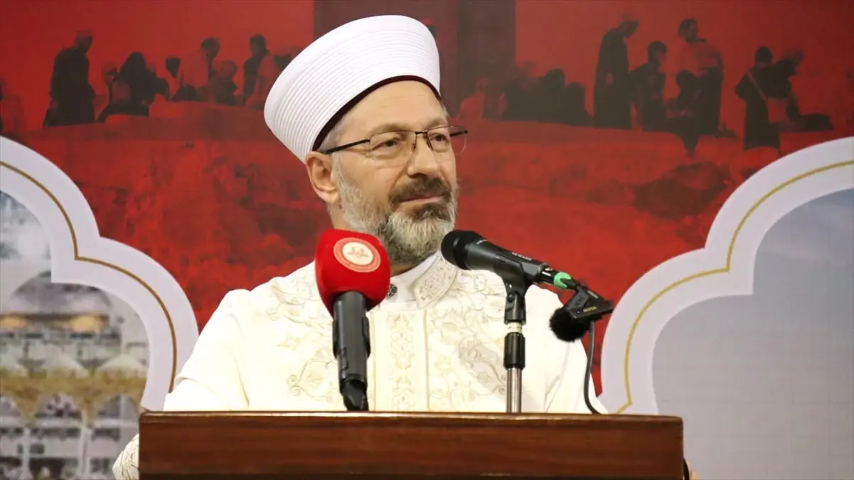 Diyanet İşleri Başkanı Ali Erbaş: Şehitlerimizin huzur içinde uyuması için birliğimiz her zaman en üst seviyede olmalı