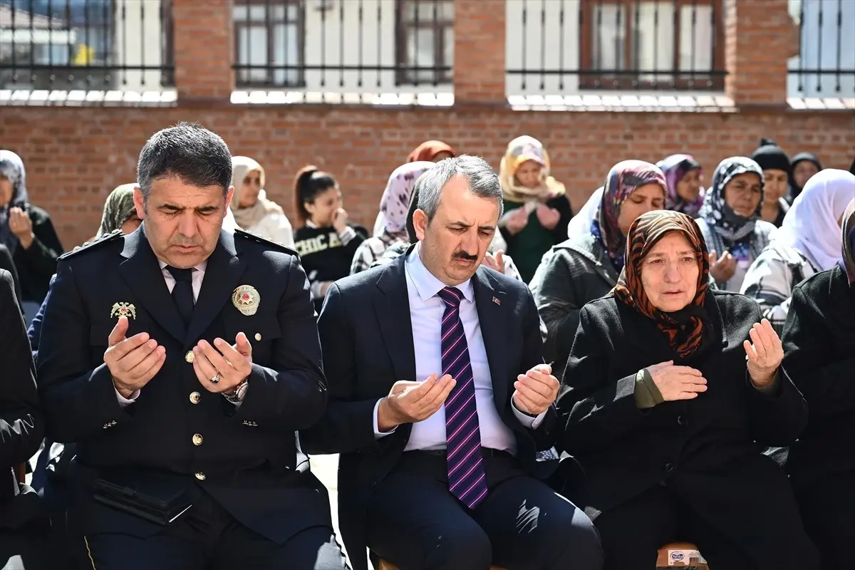 Edirne Valiliği tarafından şehitler için mevlit programı düzenlendi