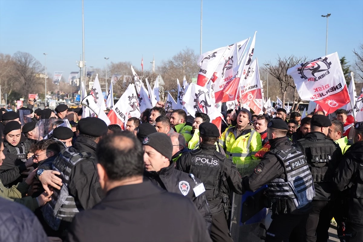 İstanbul Enerji A.Ş. İşçileri Maaş Zammı Taleplerini Protesto Etti