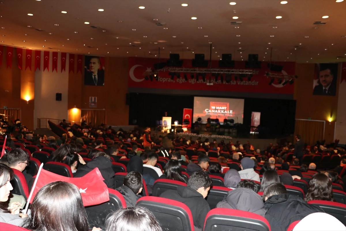 Erzurum\'da öğrenciler Çanakkale Şehitleri\'ni anma programı düzenledi