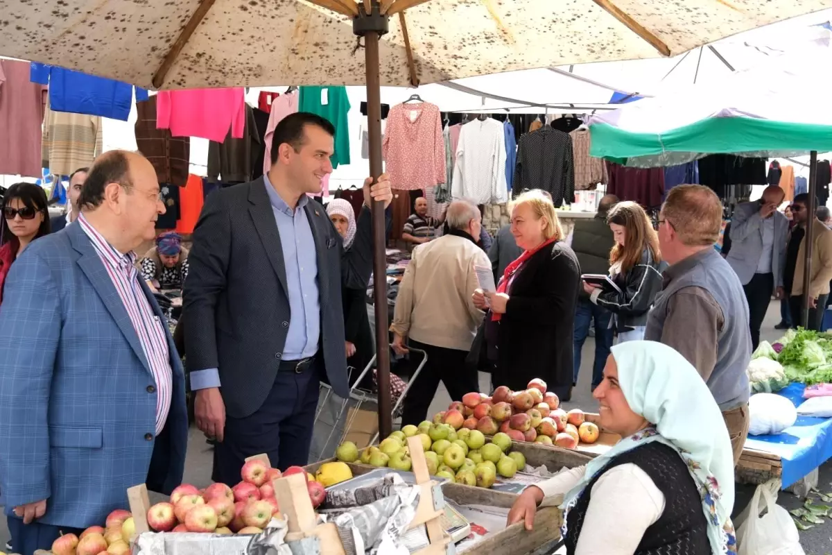 Efeler Belediye Başkan Adayı Burak Pehlivan, Semt Pazarında Saha Çalışmalarına Devam Ediyor