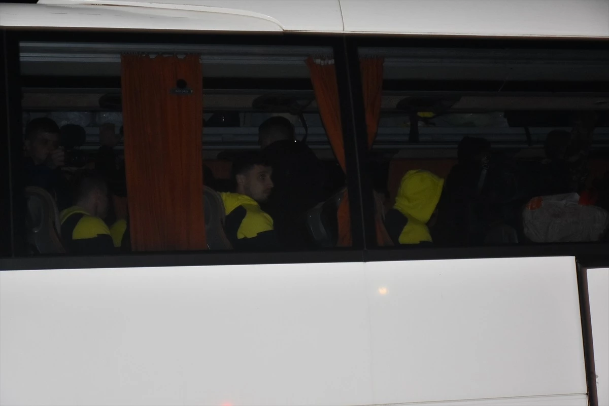 Fenerbahçe, Trabzonspor maçının ardından güvenlik önlemleriyle stadı terk etti