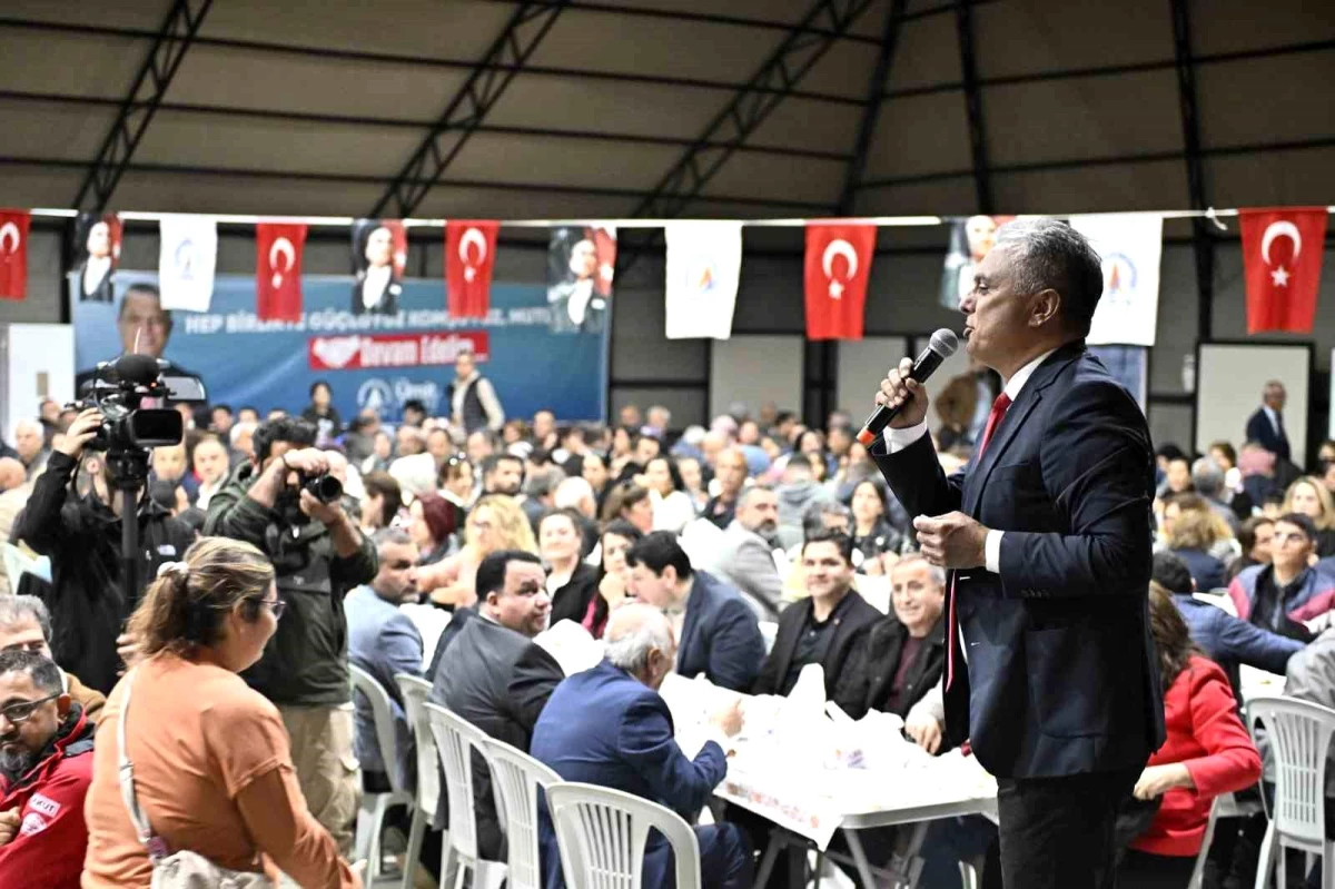 Muratpaşa Belediye Başkanı Ümit Uysal, sivil toplum kuruluşlarıyla iftarda buluştu