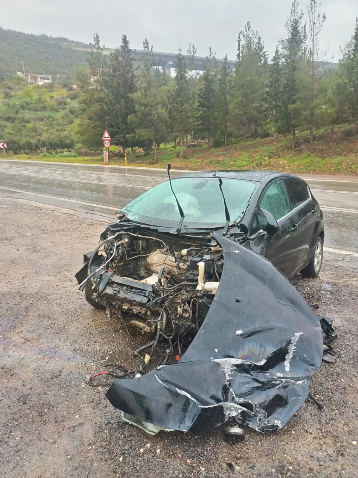 Gaziantep\'te otomobil ile yakıt tankerinin çarpışması sonucu 1 kişi yaralandı