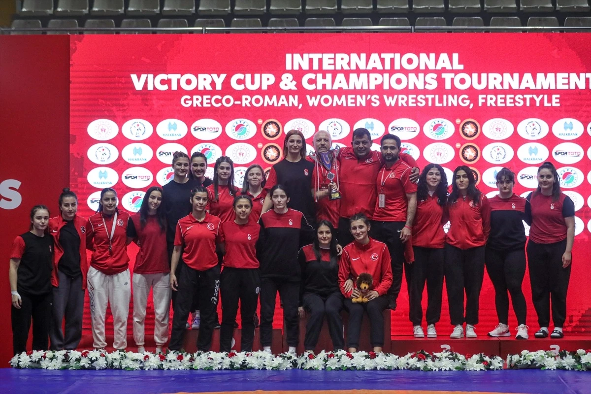 Türkiye, Uluslararası Şampiyonlar Güreş Turnuvası\'nda kadınlarda şampiyon oldu