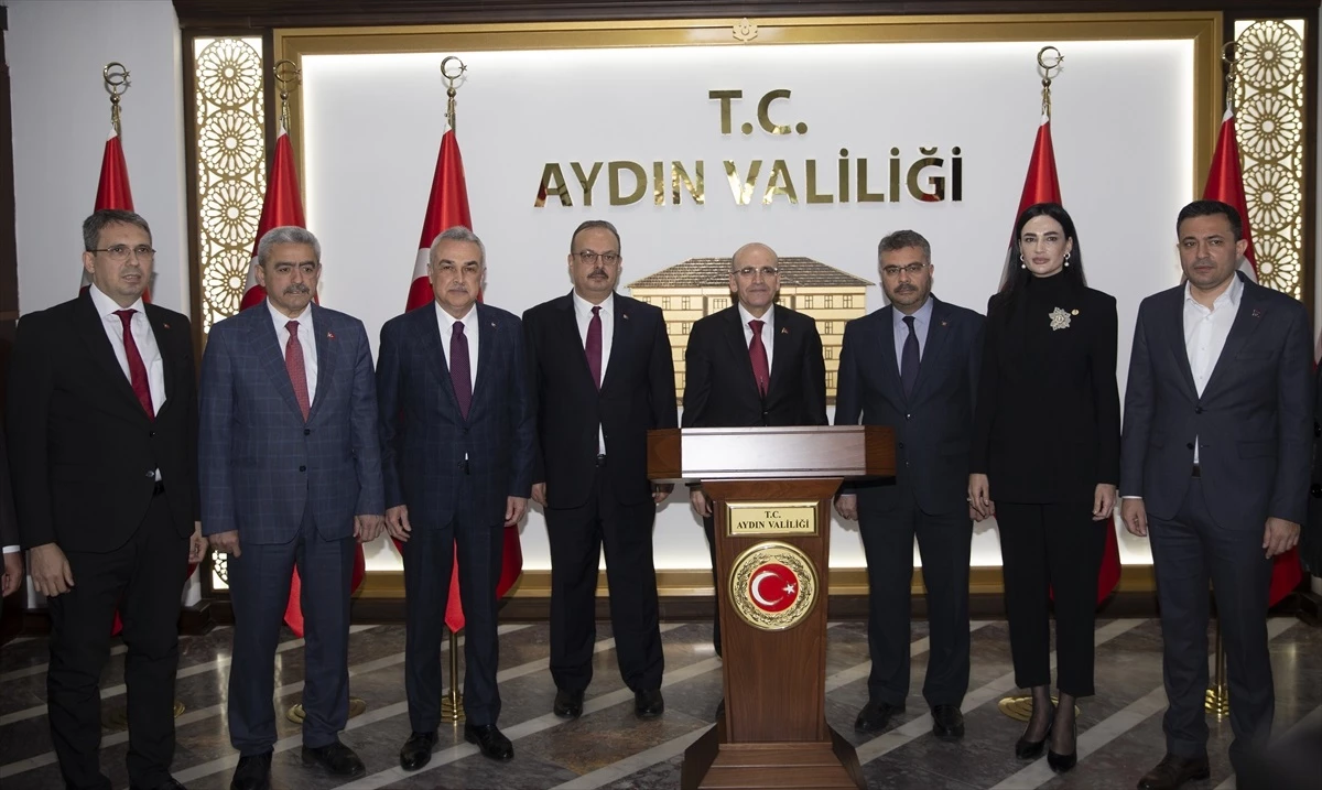 Hazine ve Maliye Bakanı Mehmet Şimşek Aydın\'da ziyaretlerde bulundu