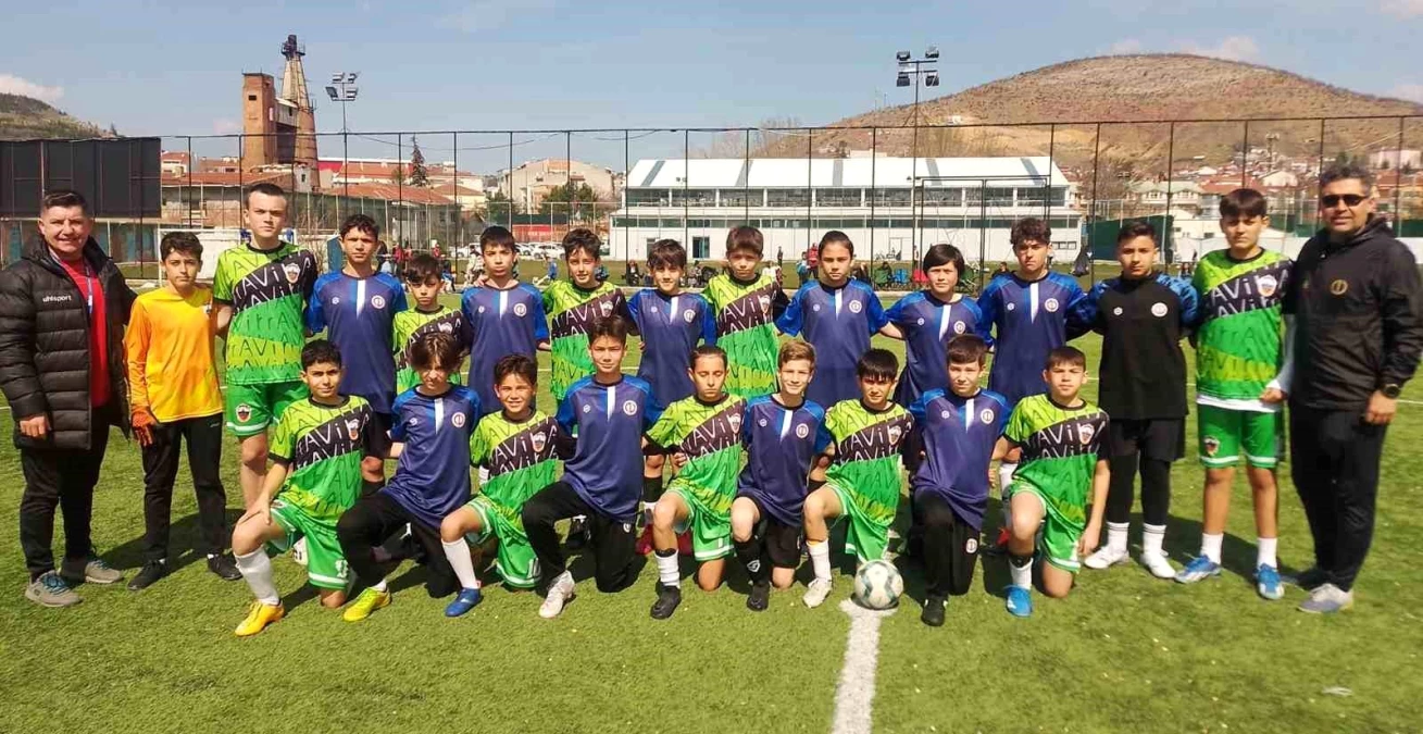 Bozüyük Vitra Spor ile Anadolu Üniversitesi Spor U13 takımları hazırlık maçı yaptı