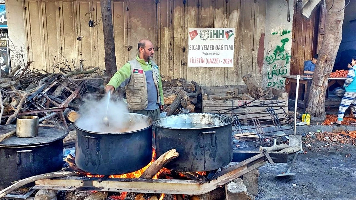 İHH, Gazze\'de en fazla sıcak yemek ve ekmek dağıtan kuruluşlar arasında