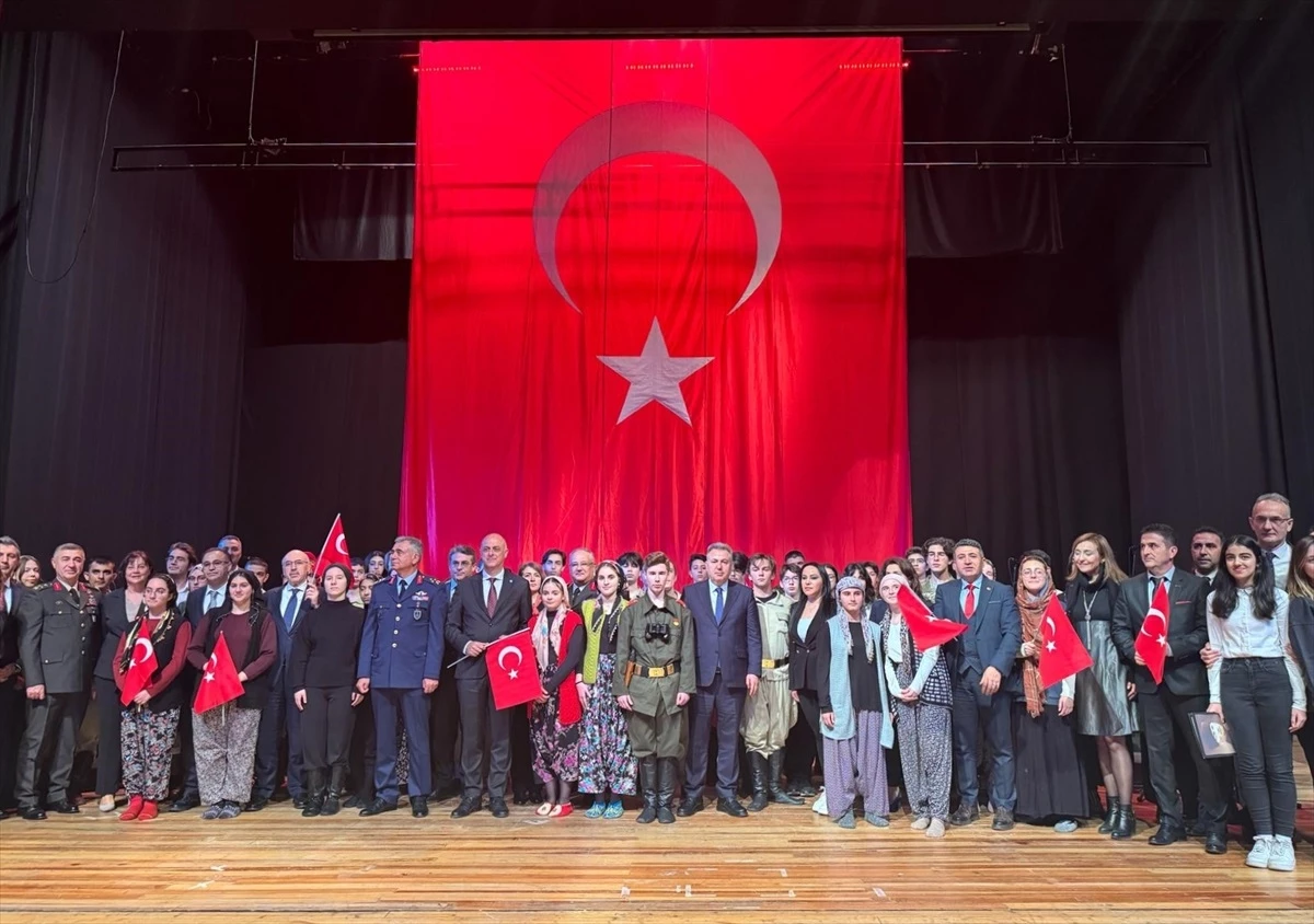 İzmir\'de Çanakkale Şehitleri Anma Günü ve Deniz Zaferi töreni düzenlendi
