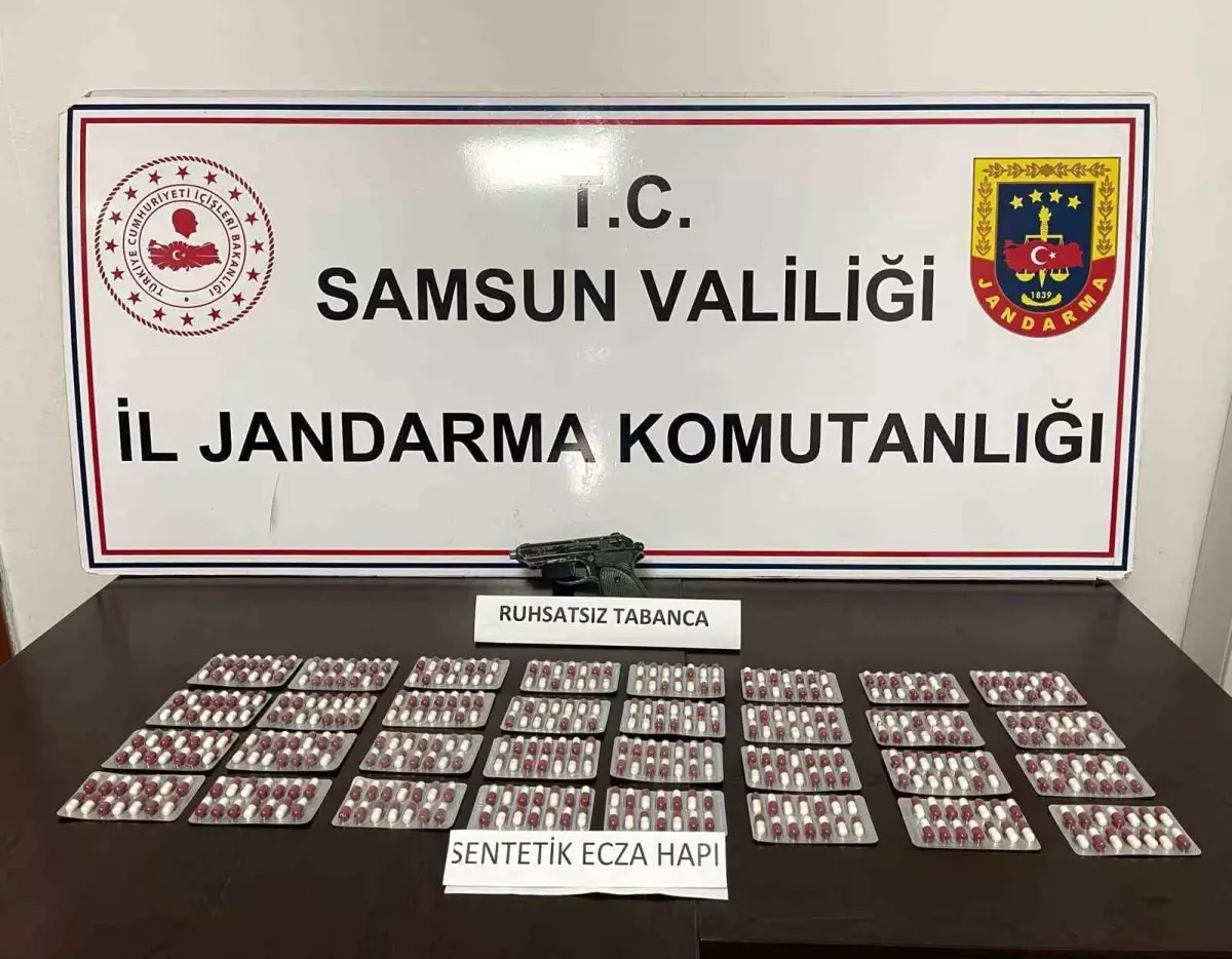 Samsun\'da uyuşturucu operasyonunda 450 adet sentetik ecza ve 1 adet tabanca ele geçirildi