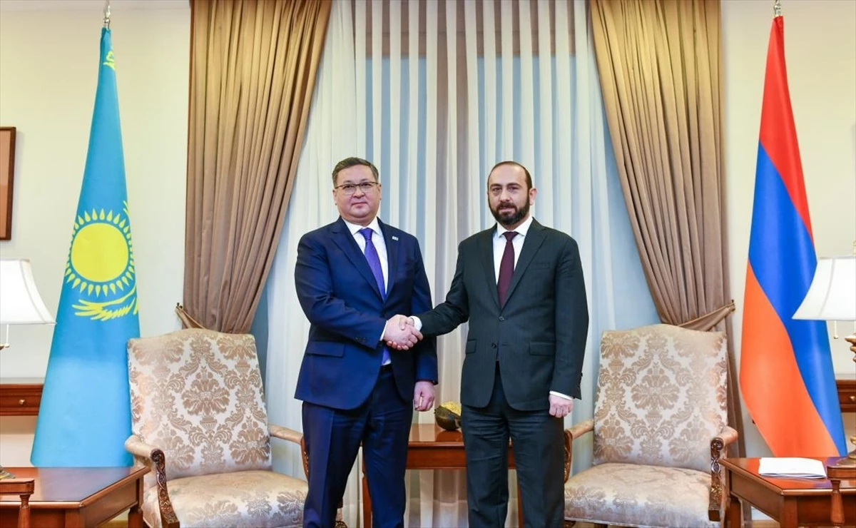Kazakistan Dışişleri Bakanı Ermenistan\'ı Ziyaret Etti