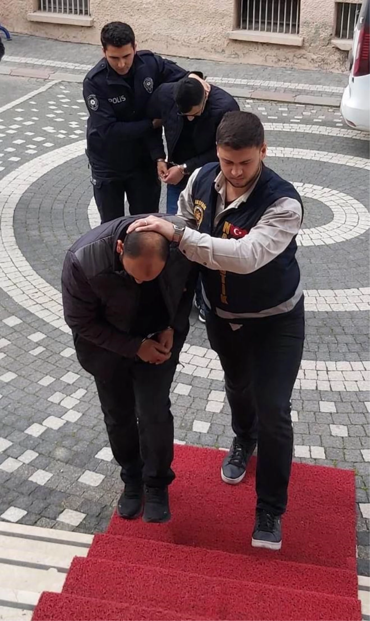 Konya\'da yapılan operasyonda uyuşturucu ele geçirildi, 2 kişi tutuklandı
