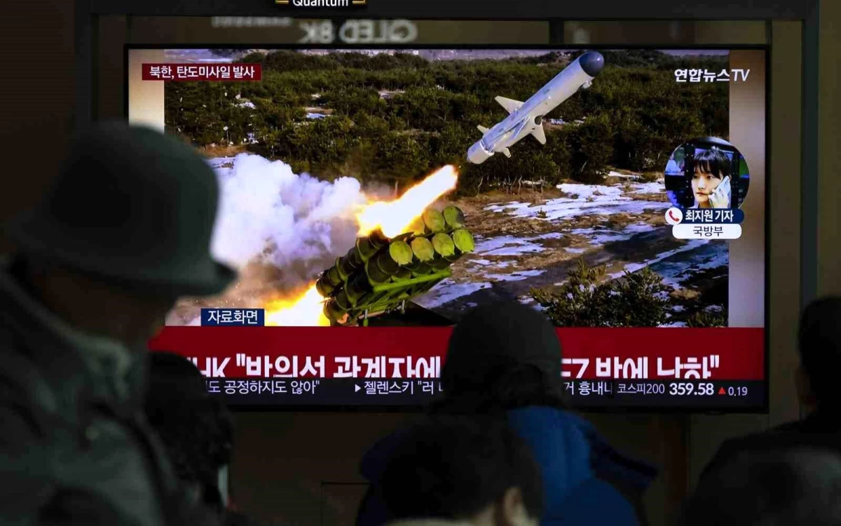 Kuzey Kore, Japonya\'nın münhasır ekonomik bölgesine 3 balistik füze fırlattı