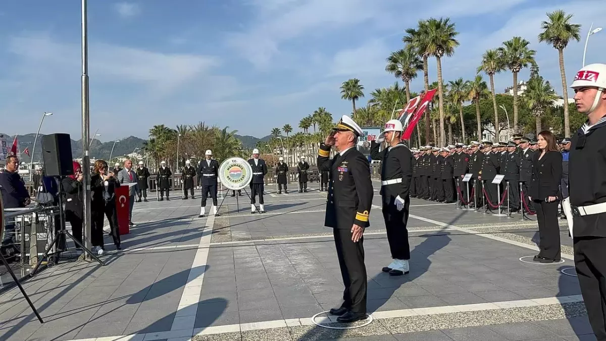 18 Mart Çanakkale Zaferi ve Şehitleri Anma Günü\'nde Marmaris\'te çelenk sunma töreni düzenlendi