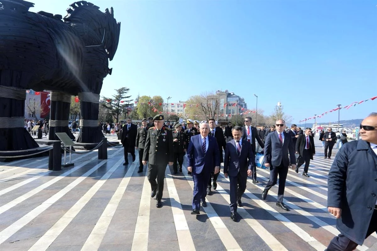 Milli Savunma Bakanı Yaşar Güler Çanakkale Valiliğini ziyaret etti