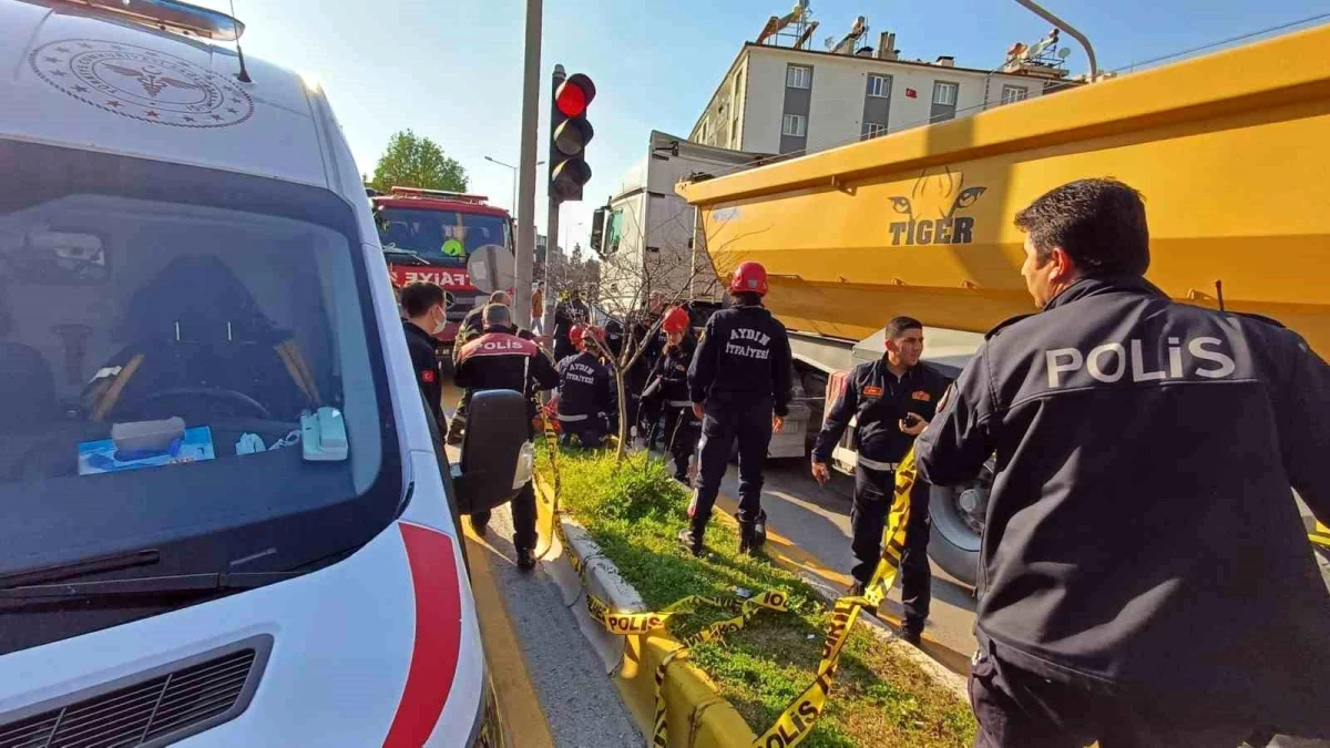 Aydın Efeler ilçesinde motosiklet sürücüsü hafriyat kamyonunun altında kaldı