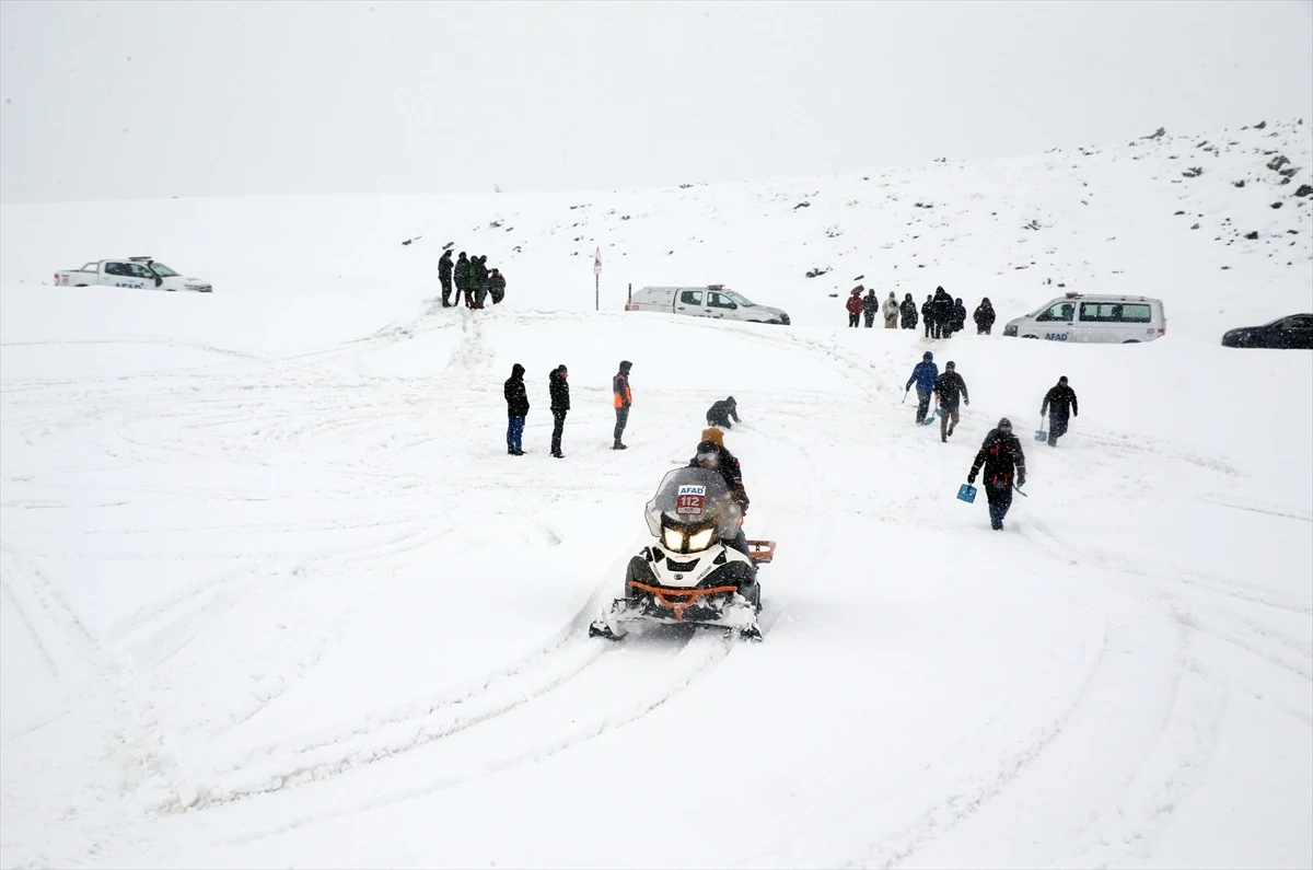 Muş AFAD, gönüllülere çığda arama kurtarma eğitimi verdi