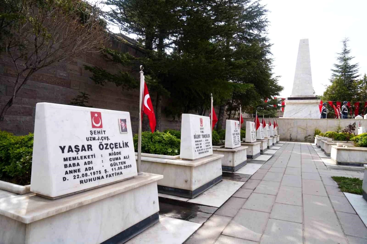 18 Mart Şehitleri Anma Günü ve Çanakkale Deniz Zaferi\'nin 109. yıl dönümü törenle kutlandı