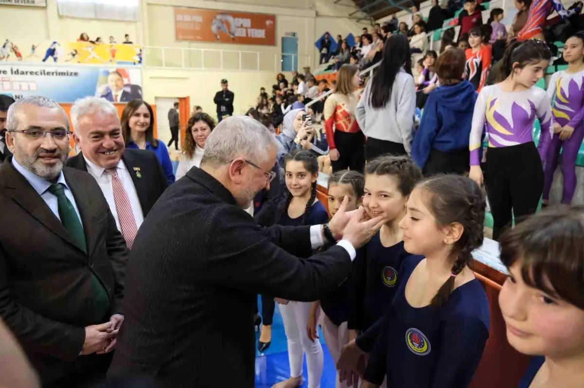 Çorum Belediye Başkanı, şehit babasının doğum gününü kutlayan 9 yaşındaki çocuğu yalnız bırakmadı