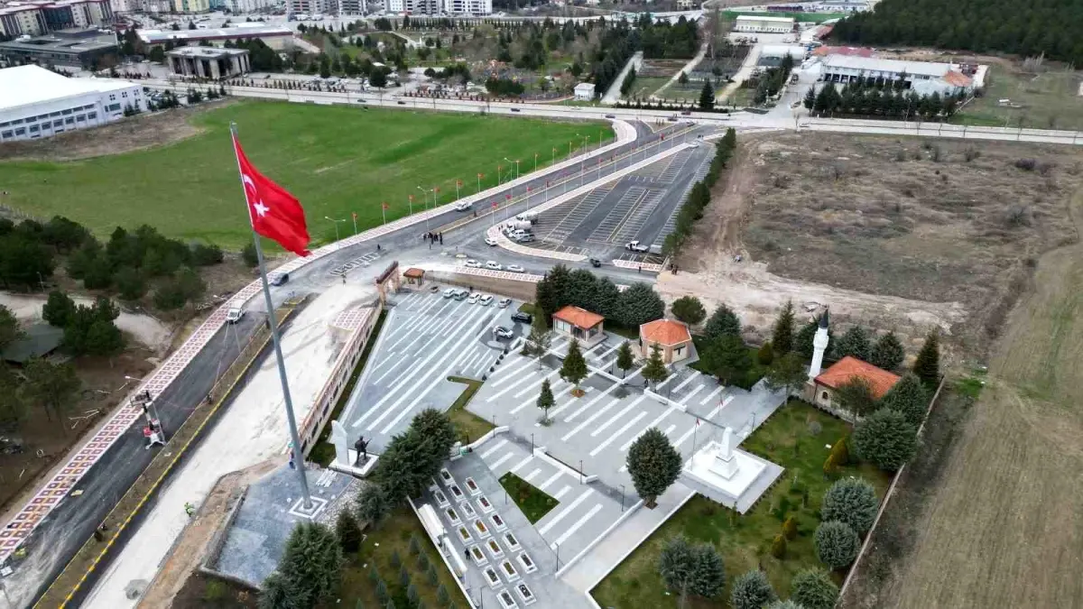 Çorum Belediyesi, Şehitlik Caddesi\'nde yol genişletme çalışmalarını tamamladı