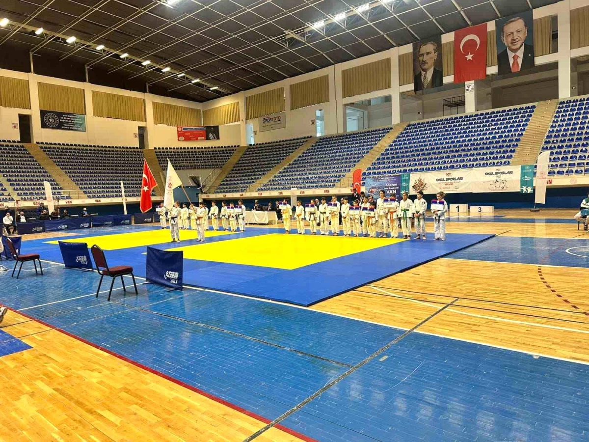 Okul Sporları Judo Küçükler Kız-Erkek Grup Müsabakaları Van\'da Sona Erdi