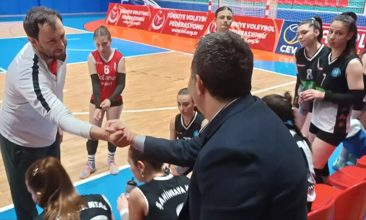 Vezirköprü Voleybol Takımı Yıldız Kızlar İl Birincisi Oldu