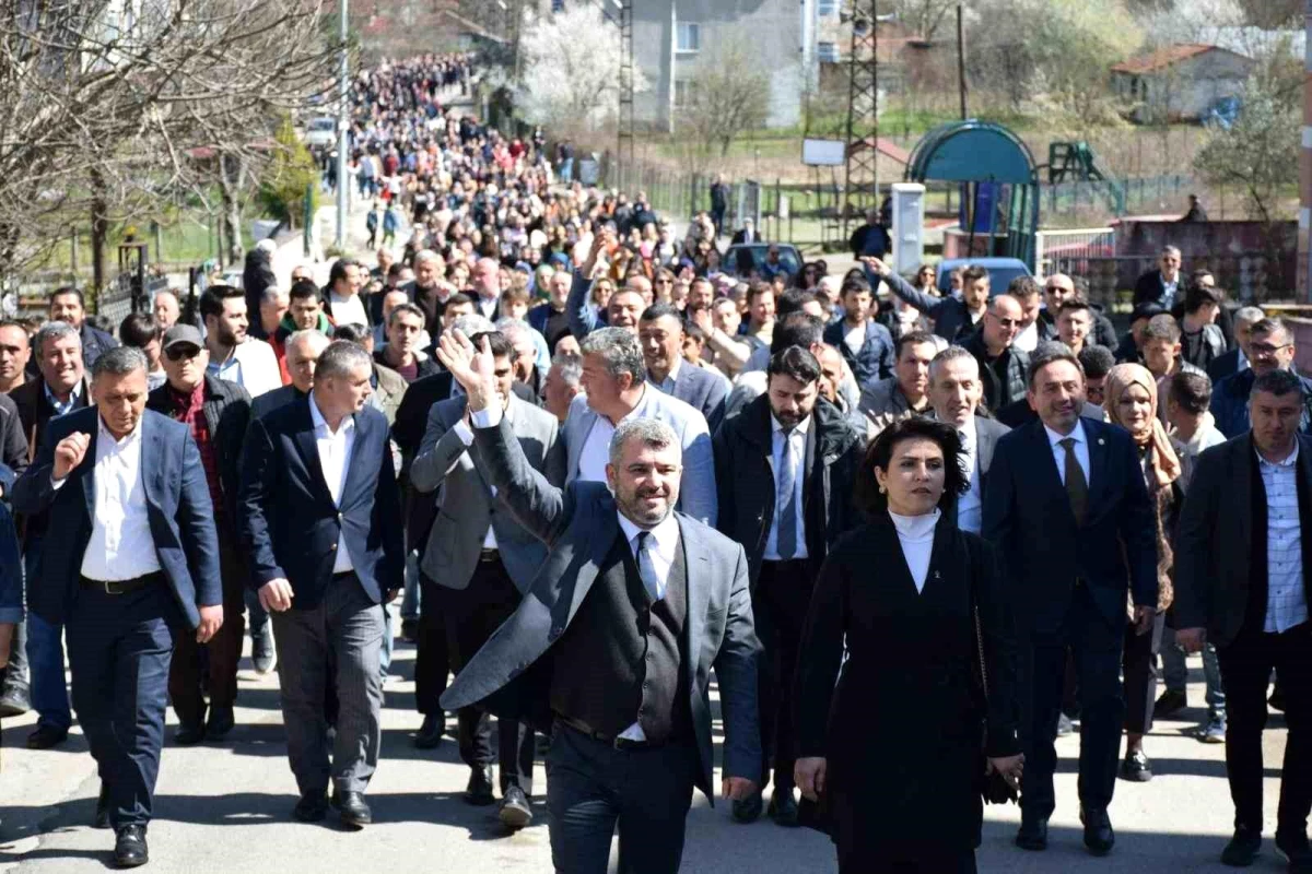 AK Parti Yenice Belediye Başkan Adayı Sertaş Karakaş İsmetpaşa Mahallesi\'nde Gövde Gösterisi Yaptı