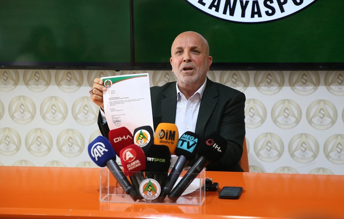 Alanyaspor Başkanı Hasan Çavuşoğlu, Muhittin Böcek\'in açıklamalarını eleştirdi