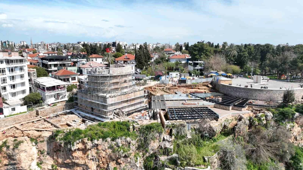 Antalya Hıdırlık Kulesi Çevresinde Seyir Terası Projesi İlerliyor