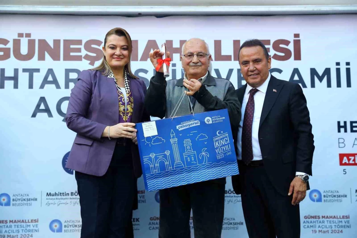 Antalya Büyükşehir Belediyesi Güneş Mahallesi Kentsel Dönüşüm Projesi\'nde 545 dairenin anahtarlarını teslim etti