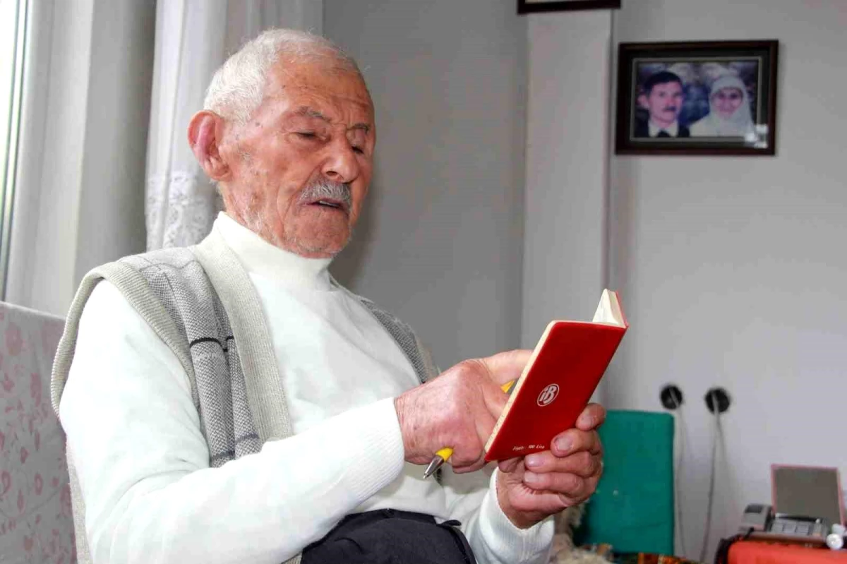 100 Yaşındaki Hüseyin Aydoğan, 72 Yıldır Günlük Tutuyor
