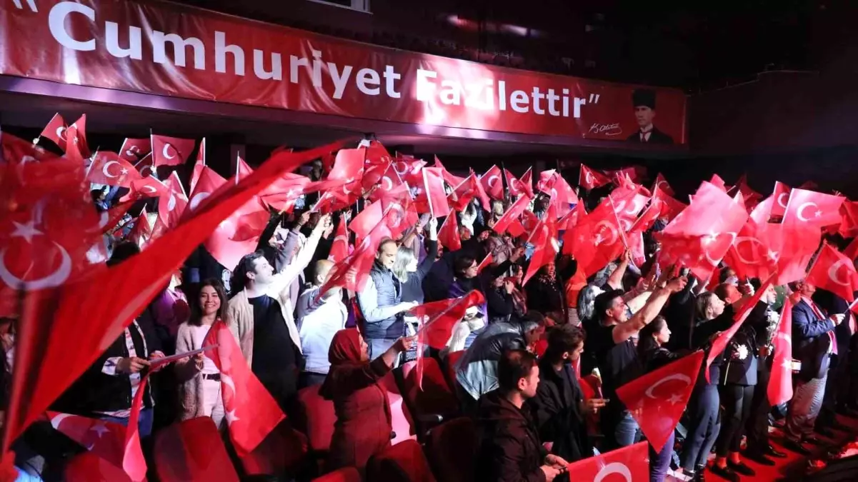 Aydın Büyükşehir Belediyesi, Çanakkale Zaferi\'nin 109\'uncu yıldönümünde özel bir konser düzenledi